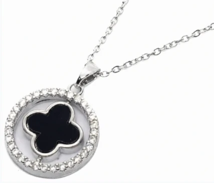 Cadena de acero quirurgico con dije trebol negro 40cm + 5cm